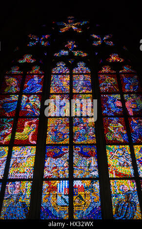 Vitraux religieux à St Cathédrale Saint-Guy de Prague Banque D'Images