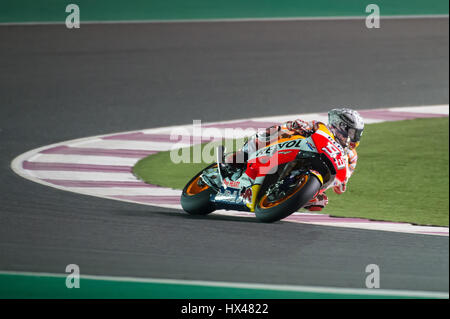 Losdail Circuit International, le Qatar. 24Th Mar, 2017. Marc Marquez qui fait de la moto pour Honda Repsol Honda au cours de la deuxième séance d'essais libres au cours de l'Qatar Grand Prix. Crédit : Tom Morgan/Alamy Live News Banque D'Images