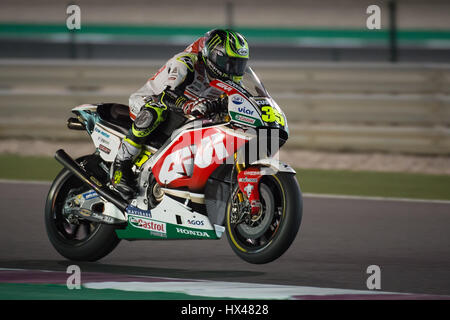 Losdail Circuit International, le Qatar. 24Th Mar, 2017. Cal Crutchlow qui fait de la moto pour Honda Honda LCR au cours de la deuxième séance d'essais libres au cours de l'Qatar Grand Prix. Crédit : Tom Morgan/Alamy Live News Banque D'Images