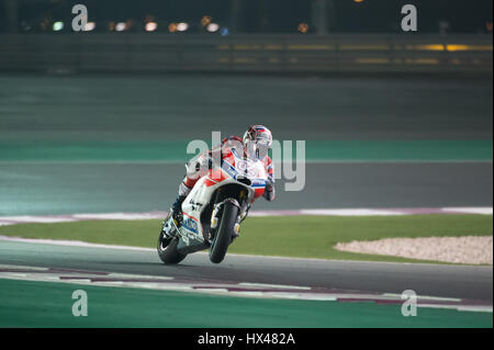 Losdail Circuit International, le Qatar. 24Th Mar, 2017. Andrea Dovizioso qui fait de la Ducati pour Ducati Team au cours de la deuxième séance d'essais libres au cours de l'Qatar Grand Prix. Crédit : Tom Morgan/Alamy Live News Banque D'Images