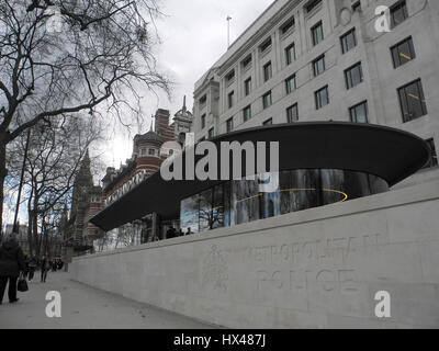 Londres, Royaume-Uni. Mar 21, 2017. Le nouveau bâtiment de la Metropolitan Police Service (MPS) de Londres, également connu sous le nom de Scotland Yard, à Londres, Angleterre, 21 mars 2017. Le bâtiment devait être ouvert par la reine Elizabeth II le 22 mars 2017. Photo : Leonard Kehnscherper/dpa/Alamy Live News Banque D'Images