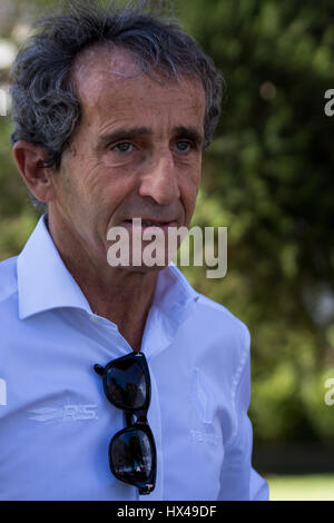 Melbourne, Australie. 25 mars, 2017. Alain Prost de signer des autographes pour les fans au cours de la Formule 1 2017 Rolex Grand Prix d'Australie, l'Australie le 25 mars 2017. Crédit : Dave Hewison Sports/Alamy Live News Banque D'Images