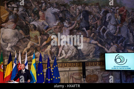 Rome, Italie. Mar 25, 2017. Le premier ministre Maltais Joseph Muscat donne un discours lors d'une cérémonie au Capitole à Rome, Italie, le 25 mars 2017. L'Union européenne (UE) Les leaders le samedi a marqué le 60e anniversaire du Traité de Rome, acte fondateur du processus d'intégration, avec une grande cérémonie dans la capitale italienne. Credit : Jin Yu/Xinhua/Alamy Live News Banque D'Images