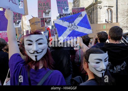 Edimbourg, Ecosse, le 25 mars des manifestants se rassemblent à Edimbourg avec position anti-nazis pour contrer demo White Pride March © Gérard Ferry/Alamy Live News Banque D'Images