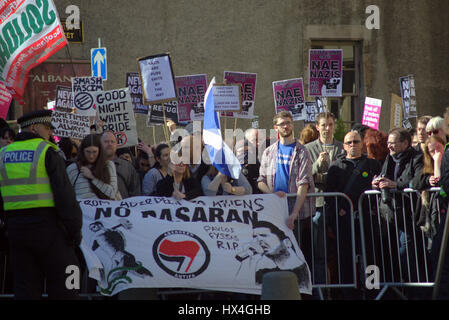 Edimbourg, Ecosse, le 25 mars des manifestants se rassemblent à Edimbourg avec position anti-nazis pour contrer demo White Pride March © Gérard Ferry/Alamy Live News Banque D'Images