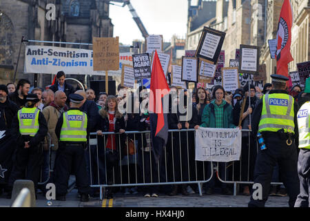Edimbourg, Ecosse, le 25 mars des manifestants se rassemblent à Edimbourg avec position anti-nazis pour contrer demo White Pride March © Gérard Ferry/Alamy Live News Banque D'Images