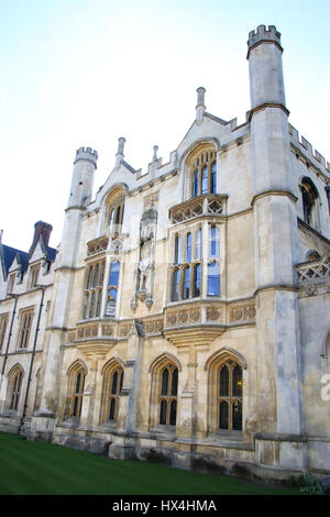 Cambridge, UK. Mar 25, 2017. Kings College dans le soleil du printemps sur une chaude journée à Cambridge, Royaume-Uni. Samedi 25 mars 2017 Credit : KEITH MAYHEW/Alamy Live News Banque D'Images