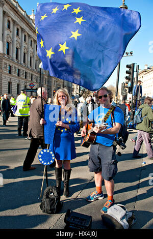 Londres, Royaume-Uni. Mar 25, 2017. Les manifestants se rassembleront à Westminster après une marche de Park Lane pour manifester son opposition à la sortie prochaine du Royaume-Uni de l'UE. Crédit : Patrick nairne/Alamy Live News Banque D'Images