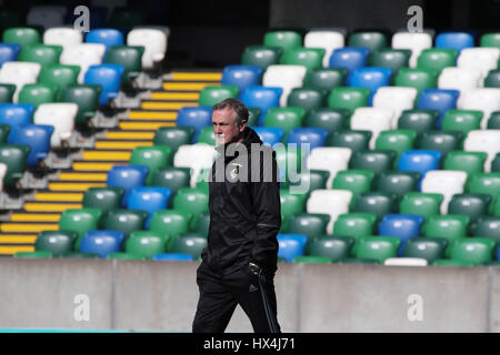 Belfast, Irlande du Nord. 25 mars, 2017. Stade national de football à Windsor Park, Belfast, Irlande du Nord. 25 mars 2017. L'Irlande du manager Michael O'Neill à la session d'aujourd'hui. L'Irlande du Nord Norvège jouer dans leur qualification de la Coupe du Monde au rez-de-demain soir. David Hunter/Alamy Live News. Banque D'Images