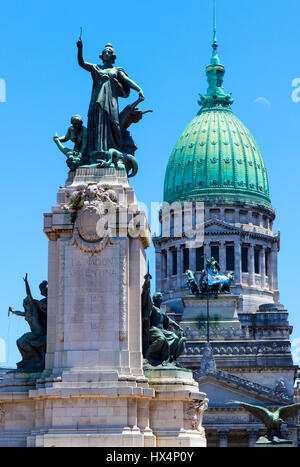 Détail de la statue de bronze plaqué-dôme du Congrès national argentin. Buenos Aires, Argentine. Banque D'Images