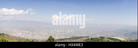 Vue panoramique de Skopje du Vodno Banque D'Images