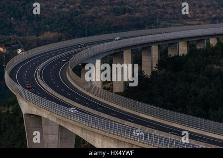 Le Viaduc Črni Kal est le plus long et le plus haut viaduc en Slovénie Banque D'Images