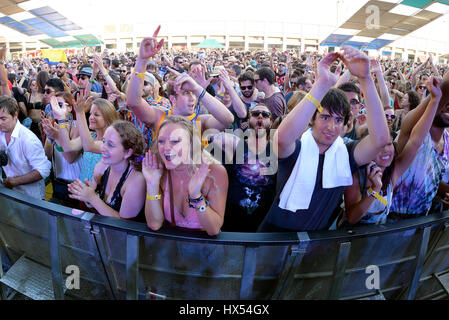 Barcelone - JUN 20 : personnes dans un concert au festival Sonar le 20 juin 2015 à Barcelone, Espagne. Banque D'Images