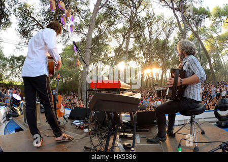 Barcelone - 4 JUIL : Nacho Vegas (musicien) effectue à Vida Festival le 4 juillet 2015 à Barcelone, Espagne. Banque D'Images