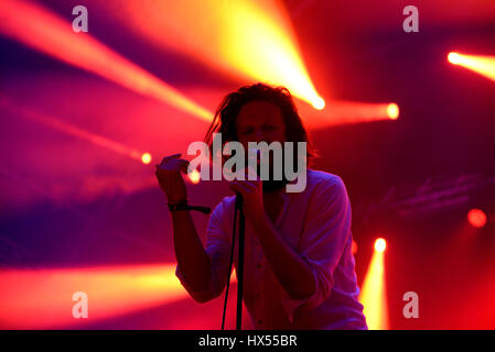 Barcelone - 4 JUIL : Le Père John Misty (band) en concert au Festival de Vida le 4 juillet 2015 à Barcelone, Espagne. Banque D'Images