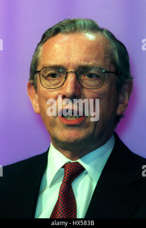 NORMAN FOWLER MP SHADOW HOME SECRETARY 13 Octobre 1998 Banque D'Images