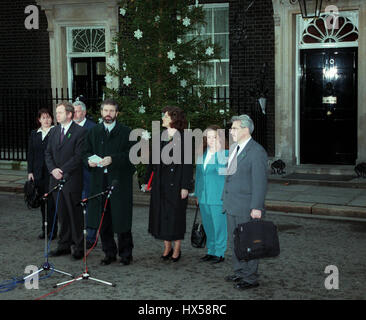 Le Sinn Fein, Martin MCGUINNESS, Gerry Adams NO 10 Downing Street 17 Décembre 1997 Banque D'Images