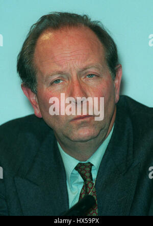 ARCHIE HAMILTON MP PRÉSIDENT DU COMITÉ 1922 16 octobre 1997 Banque D'Images