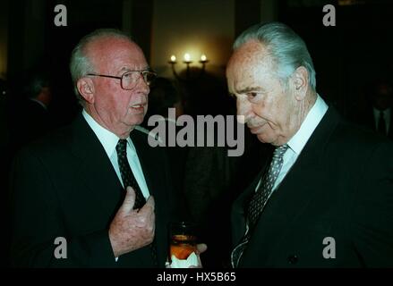 YITZHAK Rabin et Shimon PERES, PREMIER MINISTRE DES AFFAIRES ÉTRANGÈRES & MINIS 17 Mars 1995 Banque D'Images