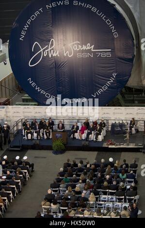 Bobby Scott, un membre du congrès républicain de Virginie, parle au cours de la cérémonie de pose de la quille pour le sous-marin d'attaque de la classe Virginia Pre-Commissioning (PCU) John Warner (SSN 785), Newport, New York, 2013. Image courtoisie Scott Barnes/US Navy. Banque D'Images