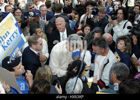 JOHN KERRY PARTI DÉMOCRATIQUE 26 février 2004 MAGASIN VONS SANTA MONICA LOS ANGELES USA Banque D'Images