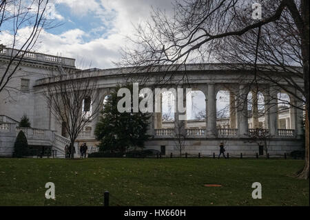La Tombe de l'inconnu et l'Arlington Memorial Amphitheater, le Cimetière National d'Arlington, Virginie, États-Unis Banque D'Images