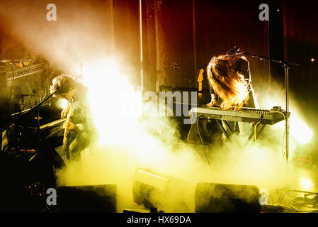 Barcelone - NOV 20 : Beach House (dream pop) de Baltimore en concert au stade Apolo le 20 novembre 2015 à Barcelone, Espagne. Banque D'Images