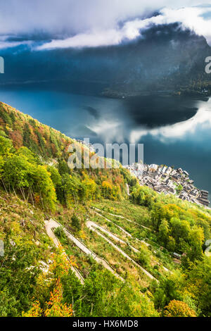 Avis de Hallstatt à partir du sommet de la montagne Banque D'Images