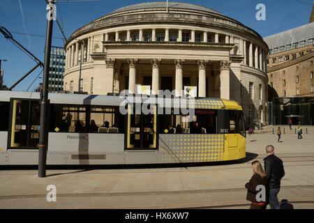 Tramway Metrolink à St Peter's Square dans le centre-ville de Manchester. Banque D'Images