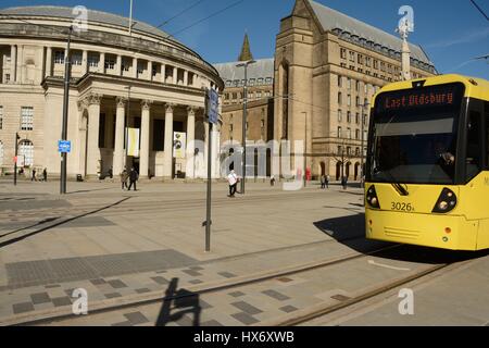 Tramway Metrolink à St Peter's Square dans le centre-ville de Manchester. Banque D'Images