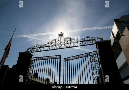 Vue générale des portes au cours de l'organisme de bienfaisance match à Anfield, Liverpool. Banque D'Images