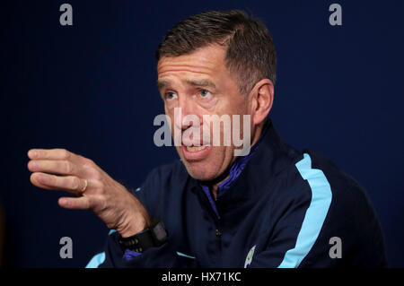 Gestionnaire slovène Srecko Katanec au cours de la conférence de presse à Hampden Park, Glasgow. Banque D'Images