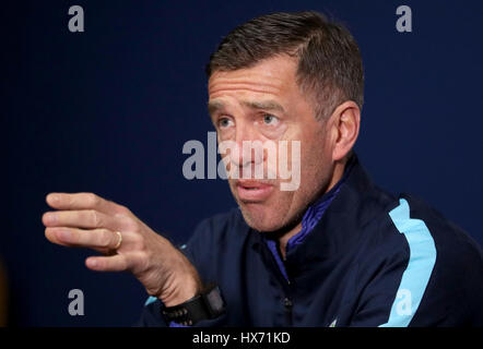 Gestionnaire slovène Srecko Katanec au cours de la conférence de presse à Hampden Park, Glasgow. Banque D'Images