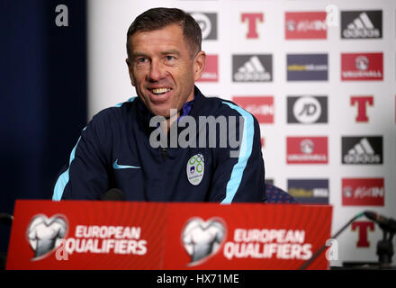 Gestionnaire slovène Srecko Katanec au cours de la conférence de presse à Hampden Park, Glasgow. Banque D'Images