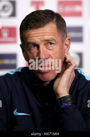 Gestionnaire slovène Srecko Katanec au cours de la conférence de presse à Hampden Park, Glasgow. Banque D'Images