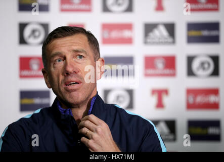 Gestionnaire slovène Srecko Katanec au cours de la conférence de presse à Hampden Park, Glasgow. Banque D'Images