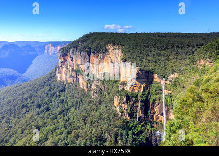 Grosse vallée et voiles de noce cascade vu de Govetts leap à Blackheath,parc national de Blue Mountains, New South Wales, Australie Banque D'Images