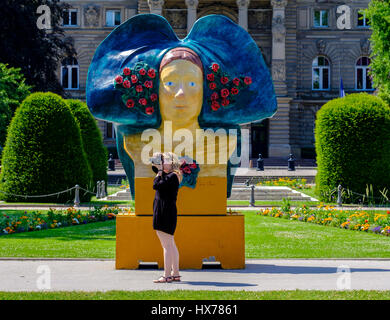 'Rose-Marianne, la Rosière du Kochersberg' sculpture par Jean Noël 2007, l'Art de la rue, Strasbourg, Alsace, France Banque D'Images