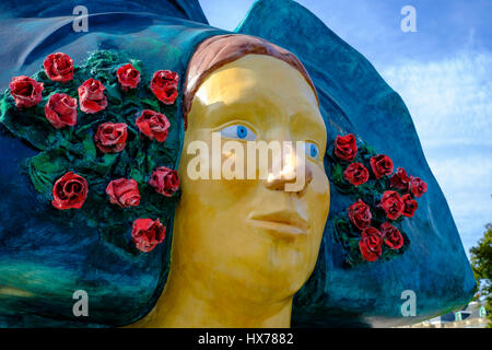 'Rose-Marianne, la Rosière du Kochersberg' sculpture par Jean Noël 2007, l'Art de la rue, Strasbourg, Alsace, France Banque D'Images