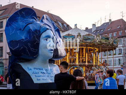 'Une Alsacienne dans le cosmos par Sherley Freudenreich sculptures' 2016, l'Art de la rue, Strasbourg, Alsace, France Banque D'Images