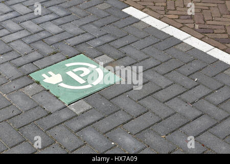 Signalisation dans les Pays-Bas, ce qui indique un point de recharge pour véhicules électriques Banque D'Images