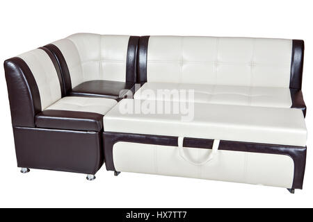 Simili cuir canapé-lit convertible, salle à manger, couleur brun avec blanc, isolé sur fond blanc, : chemin de détourage. Banque D'Images