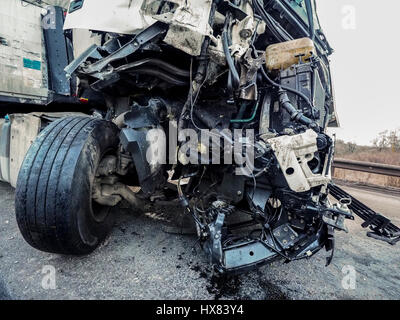 Cabine d'un camion blessé lors d'un accident Banque D'Images