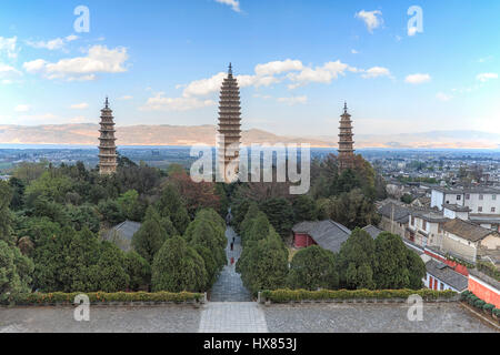 Trois Pagodes du temple Chongsheng, près de la vieille ville de Dali, Yunnan Province, China. Banque D'Images