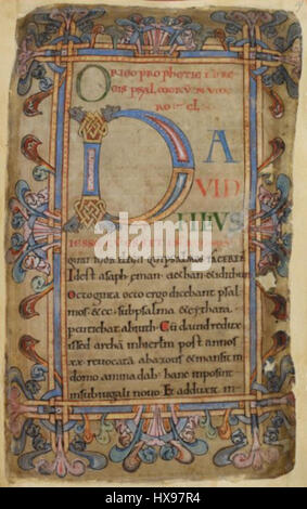Le Psautier de Tibère f19r est une page manuscrite du début du moyen âge, présentant un texte biblique enluminé. La page présente des décorations élaborées et de la calligraphie, représentant l'artisanat qualifié de l'époque. Les psautiers comme celui-ci étaient utilisés pour la dévotion personnelle et présentaient souvent de riches éléments artistiques, mêlant dévotion religieuse et expression artistique. Banque D'Images