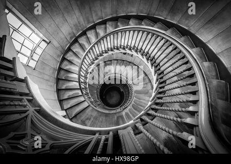 Escalier escalier spirale en guérit store London W1 Banque D'Images