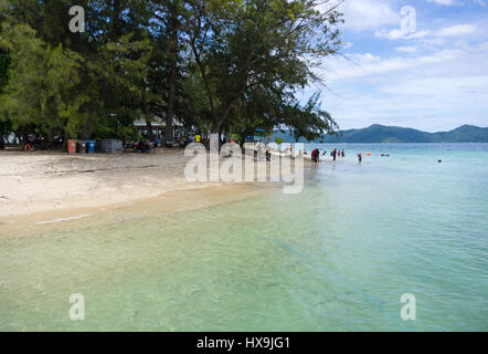 Vue de l'île de Mamutik Dans Kota Kinabalu, Sabah, Bornéo, Malaisie. L'île de Mamutik est l'une des cinq îles de Tunku Abdul Rahman marine national park Banque D'Images