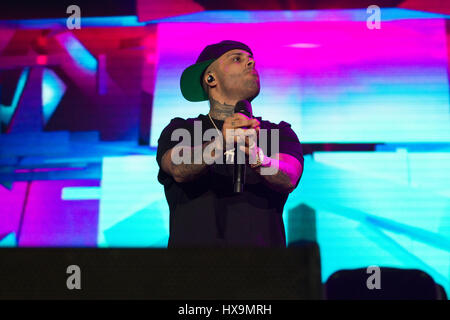 Londres, Royaume-Uni. Mar 25, 2017. Artiste portoricain, Nicky Jam, effectuant à la Wembley Arena de Londres, Royaume-Uni. Credit : Brayan Lopez/Alamy Live News Banque D'Images