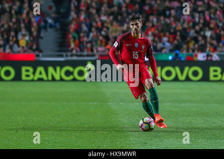 25 mars 2017. Lisbonne, Portugal. Le milieu de terrain du Portugal Andre Gomes (15) pendant la coupe du monde FIFA 2018 qualificateur entre le Portugal et la Hongrie crédit: Alexandre de Sousa/Alay Live News Banque D'Images