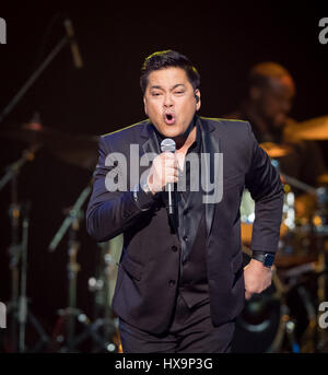 Las Vegas, NV, USA. Mar 25, 2017. ***Couverture maison*** Martin Nievera décrit l'exécution au niveau de l'articulation du Hard Rock Hotel & Casino à Las Vegas, NV le 25 mars 2017. Crédit : Erik Kabik Photography/media/Alamy Punch Live News Banque D'Images